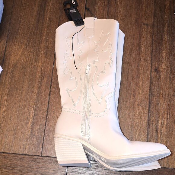 MADDEN NYC Shoes - NWT Women's Madden Nyc Tall Western Boot With Half Zip on Side size 6